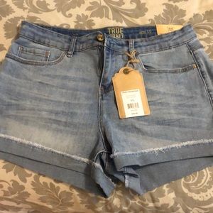 Denim cuffed short